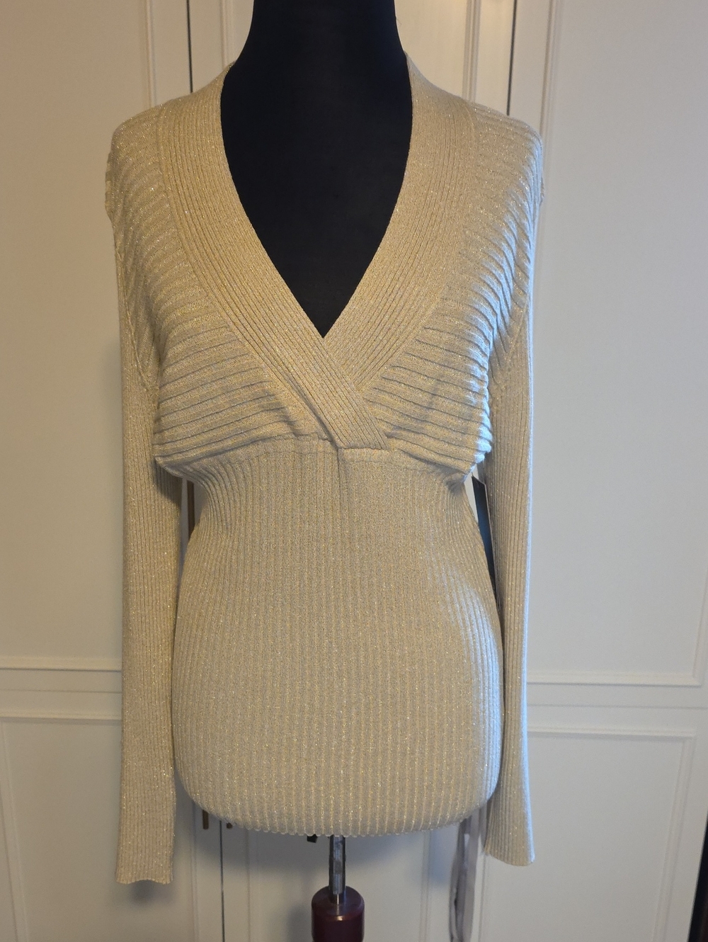 sofia by sofia vergara Cream Shimmery V-Neck Ribbed Sweater